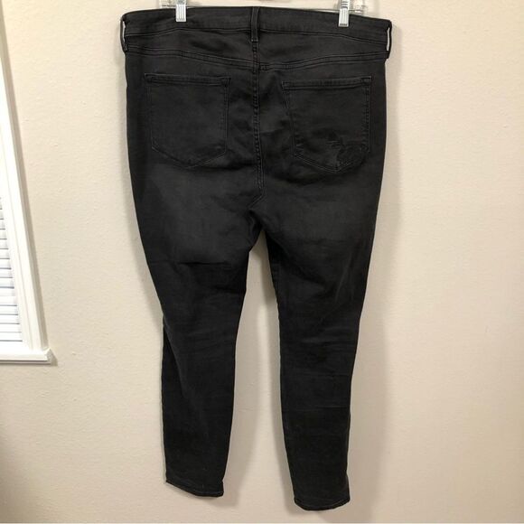 Old Navy Women's Black Embroidered Mid Rise Rockstar Jeans size 16 - Picture 6 of 7